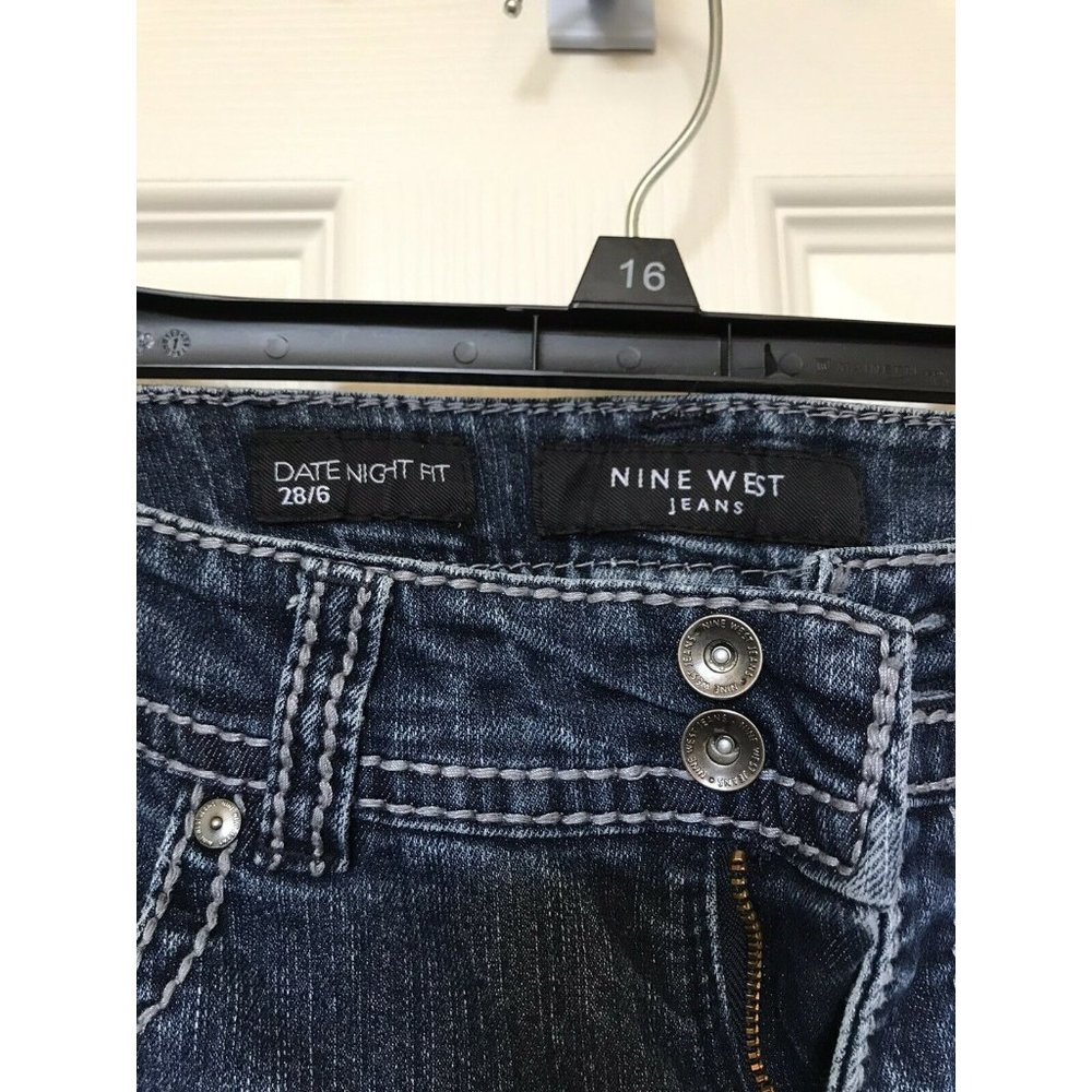 Nine West Indigo Blue Jeans Bling Back Flap Pockets Date Night Fit 28/6 GUC - Picture 3 of 7